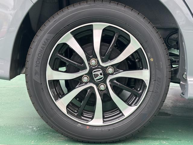 N-BOXカスタム コーディネートスタイル ホンダセンシング LEDヘッド&フォグランプ 両側パワースライドドア 電子制御パーキングブレーキ オートブレーキホールド機能 運転席・助手席シートヒーター シートバックテーブル ロールサンシェード(16枚目)