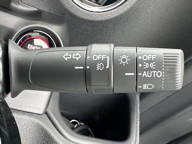 N-BOXカスタム コーディネートスタイル ホンダセンシング LEDヘッド&フォグランプ 両側パワースライドドア 電子制御パーキングブレーキ オートブレーキホールド機能 運転席・助手席シートヒーター シートバックテーブル ロールサンシェード(23枚目)