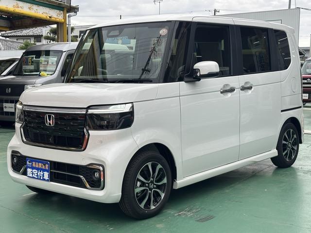 N-BOXカスタム コーディネートスタイル ホンダセンシング LEDヘッド&フォグランプ 両側パワースライドドア 電子制御パーキングブレーキ オートブレーキホールド機能 運転席・助手席シートヒーター シートバックテーブル ロールサンシェード(4枚目)
