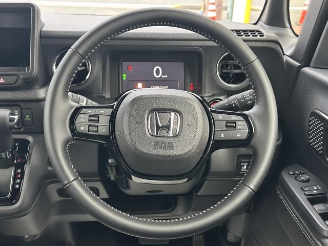 N-BOXカスタム コーディネートスタイル ホンダセンシング LEDヘッド&フォグランプ 両側パワースライドドア 電子制御パーキングブレーキ オートブレーキホールド機能 運転席・助手席シートヒーター シートバックテーブル ロールサンシェード(9枚目)