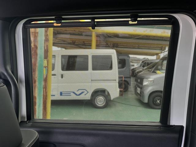 N-BOXカスタム コーディネートスタイル ホンダセンシング LEDヘッド&フォグランプ 両側パワースライドドア 電子制御パーキングブレーキ オートブレーキホールド機能 運転席・助手席シートヒーター シートバックテーブル ロールサンシェード(10枚目)