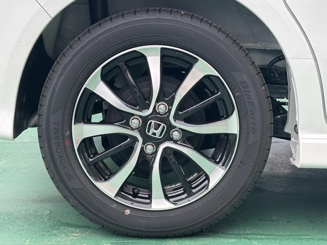 N-BOXカスタム コーディネートスタイル ホンダセンシング LEDヘッド&フォグランプ 両側パワースライドドア 電子制御パーキングブレーキ オートブレーキホールド機能 運転席・助手席シートヒーター シートバックテーブル ロールサンシェード(16枚目)