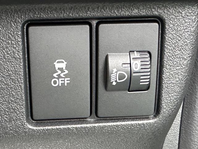 N-BOXカスタム コーディネートスタイル ホンダセンシング LEDヘッド&フォグランプ 両側パワースライドドア 電子制御パーキングブレーキ オートブレーキホールド機能 運転席・助手席シートヒーター シートバックテーブル ロールサンシェード(19枚目)