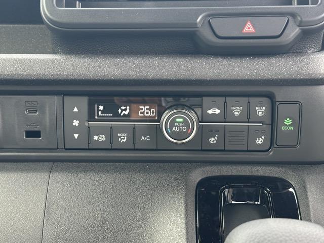 N-BOXカスタム コーディネートスタイル ホンダセンシング LEDヘッド&フォグランプ 両側パワースライドドア 電子制御パーキングブレーキ オートブレーキホールド機能 運転席・助手席シートヒーター シートバックテーブル ロールサンシェード(21枚目)