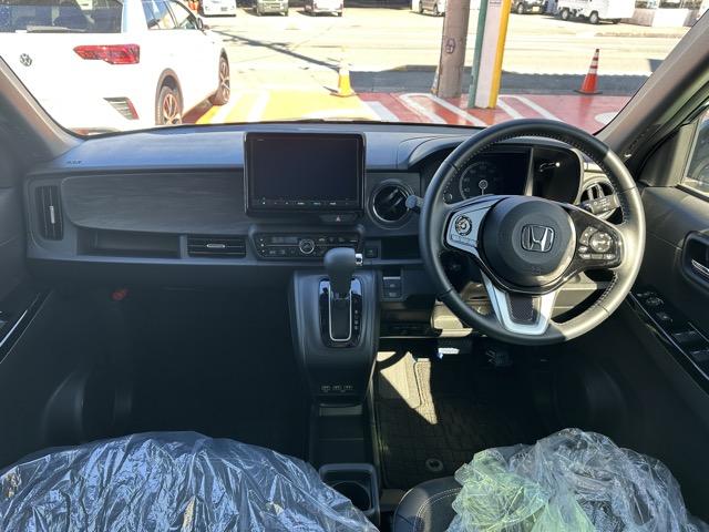 N-ONE プレミアム 4WD 純正ナビ・バックモニター・ETC付 ホンダセンシング LEDヘッドランプ 電子制御パーキングブレーキ オートブレーキホールド 本革巻ステアリング シートヒーター アルミホイール スマートキー(8枚目)