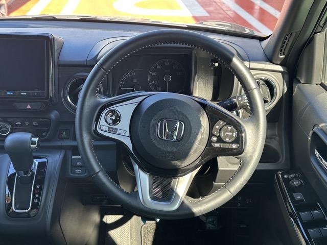 N-ONE プレミアム 4WD 純正ナビ・バックモニター・ETC付 ホンダセンシング LEDヘッドランプ 電子制御パーキングブレーキ オートブレーキホールド 本革巻ステアリング シートヒーター アルミホイール スマートキー(9枚目)