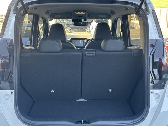 サクラ X 90周年記念車 ディスプレイオーディオ アラウンドビューモニター スマートキー LEDヘッドライト フルオートエアコン シートヒーター&ハンドルヒーター 電気式パーキングブレーキ 衝突被害軽減ブレーキ フォグランプ(11枚目)