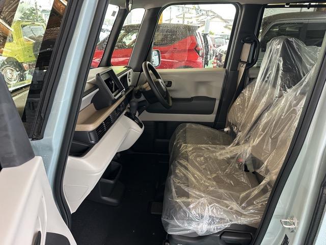 Ｎ－ＢＯＸ ファッションスタイル　コンフォートパッケージ装着車／運転席・助手席シートヒーター　パワースライドドア　リアセンターアームレスト　シートバックテーブル　オートリトラミラー　ホンダセンシング　ＬＥＤヘッドライト　届出済未使用車（6枚目）
