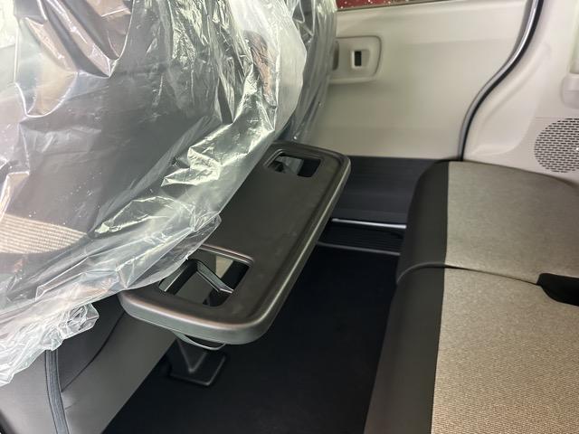 Ｎ－ＢＯＸ ファッションスタイル　コンフォートパッケージ装着車／運転席・助手席シートヒーター　パワースライドドア　リアセンターアームレスト　シートバックテーブル　オートリトラミラー　ホンダセンシング　ＬＥＤヘッドライト　届出済未使用車（11枚目）