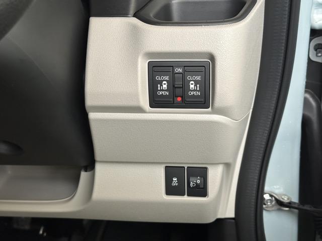 Ｎ－ＢＯＸ ファッションスタイル　コンフォートパッケージ装着車／運転席・助手席シートヒーター　パワースライドドア　リアセンターアームレスト　シートバックテーブル　オートリトラミラー　ホンダセンシング　ＬＥＤヘッドライト　届出済未使用車（18枚目）