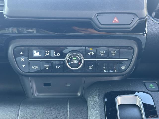 納車前に、専属のクリーニングスタッフが、ピッカピカにクリーニングして納車いたします!もちろん、ピッカピカの状態でお渡しするクリーニング費用も支払総額に含まれています!