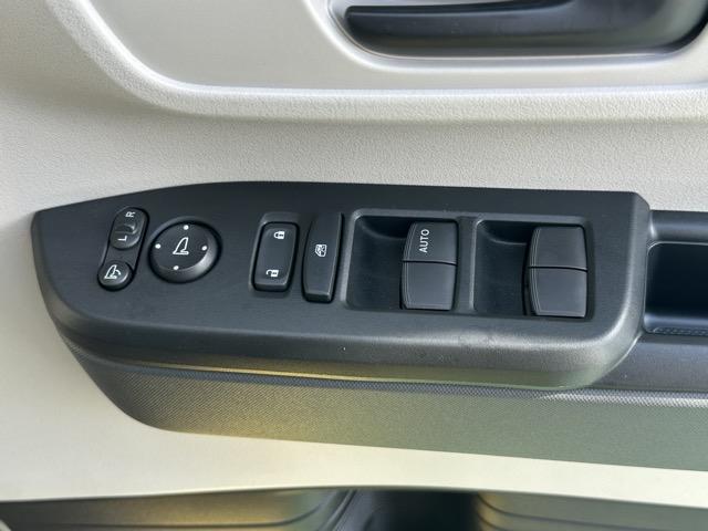 N-BOX ファッションスタイル 純正ディスプレイオーディオ・バックモニター付 ホンダセンシング LEDヘッドランプ パワースライドドア 電子制御パーキングブレーキ オートブレーキホールド機能 ロールサンシェード スマートキー(16枚目)