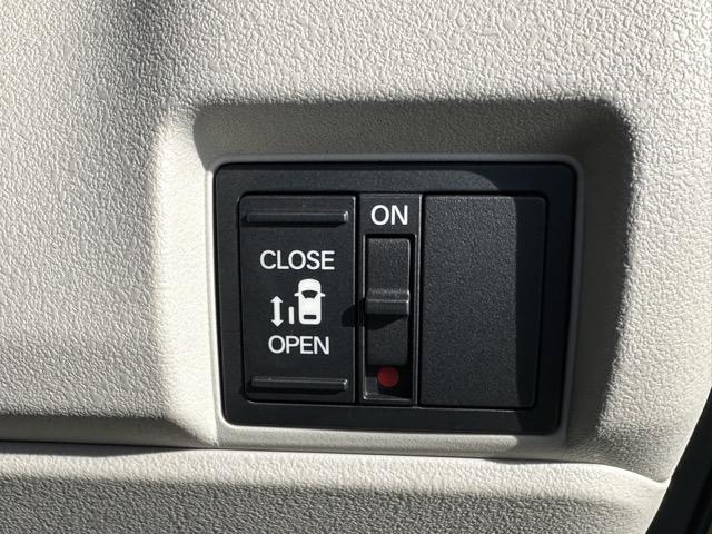 N-BOX ファッションスタイル 純正ディスプレイオーディオ・バックモニター付 ホンダセンシング LEDヘッドランプ パワースライドドア 電子制御パーキングブレーキ オートブレーキホールド機能 ロールサンシェード スマートキー(17枚目)