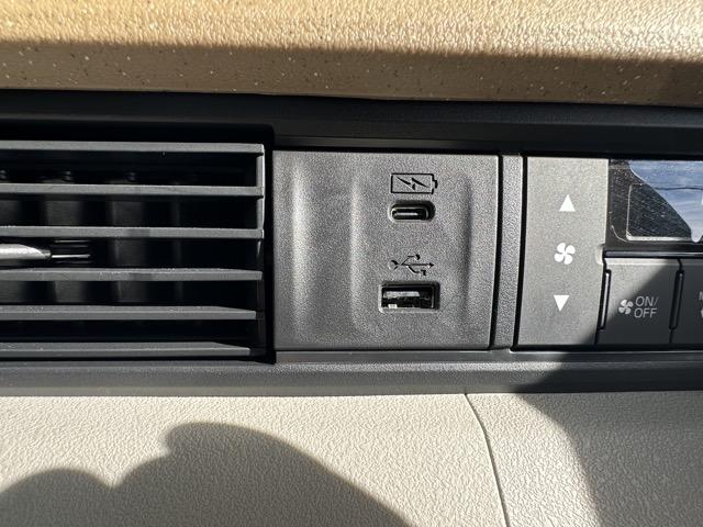 N-BOX ファッションスタイル 純正ディスプレイオーディオ・バックモニター付 ホンダセンシング LEDヘッドランプ パワースライドドア 電子制御パーキングブレーキ オートブレーキホールド機能 ロールサンシェード スマートキー(21枚目)