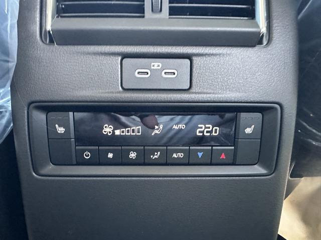 ＣＸ－８０ ＸＤ　Ｌパッケージ　ＢＯＳＥサウンドシステム　電動パノラマサンルーフ　純正ディスプレイオーディオ　パノラマカメラ　パワーシート　シートヒーター＆ハンドルヒーター　パワーバックドア　前後フルオートエアコン　登録済未使用車（12枚目）