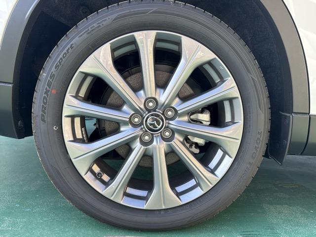 ＣＸ－８０ ＸＤ　Ｌパッケージ　ＢＯＳＥサウンドシステム　電動パノラマサンルーフ　純正ディスプレイオーディオ　パノラマカメラ　パワーシート　シートヒーター＆ハンドルヒーター　パワーバックドア　前後フルオートエアコン　登録済未使用車（23枚目）