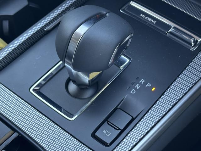 ＣＸ－８０ ＸＤ　Ｌパッケージ　ＢＯＳＥサウンドシステム　電動パノラマサンルーフ　純正ディスプレイオーディオ　パノラマカメラ　パワーシート　シートヒーター＆ハンドルヒーター　パワーバックドア　前後フルオートエアコン　登録済未使用車（28枚目）