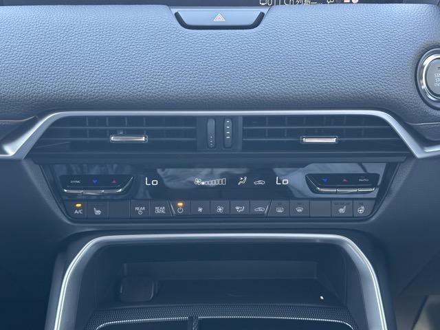 ＣＸ－８０ ＸＤ　Ｌパッケージ　ＢＯＳＥサウンドシステム　電動パノラマサンルーフ　純正ディスプレイオーディオ　パノラマカメラ　パワーシート　シートヒーター＆ハンドルヒーター　パワーバックドア　前後フルオートエアコン　登録済未使用車（30枚目）