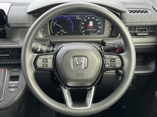 ステップワゴン ｅ：ＨＥＶエアー　走行距離１２０ｋｍ　７人乗り　ホンダセンシング　ＬＥＤヘッドランプ　両側パワースライドドア　電子制御パーキングブレーキ　オートブレーキホールド　シートバックテーブル　ロールサンシェード　スマートキー（10枚目）