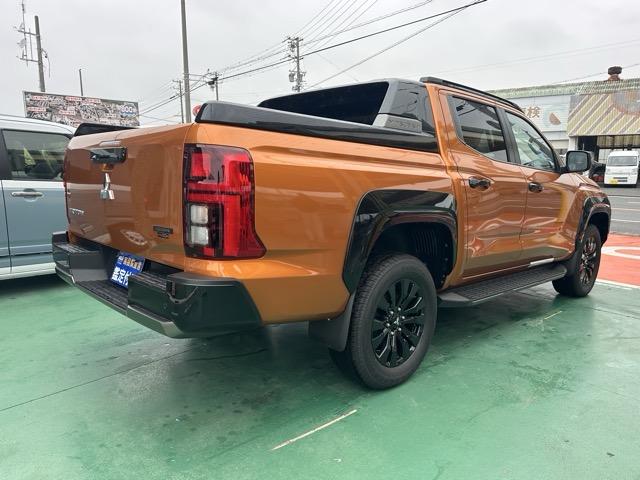 トライトン GSR e-Assist スマートフォン連携ナビゲーション LEDヘッドライト ルーフレール 液晶メーター 本革巻ステアリング シート&ステアリングヒーター パワーシート サーキュレーター 登録済未使用車(15枚目)