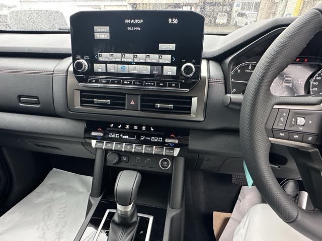 トライトン GSR e-Assist スマートフォン連携ナビゲーション LEDヘッドライト ルーフレール 液晶メーター 本革巻ステアリング シート&ステアリングヒーター パワーシート サーキュレーター 登録済未使用車(19枚目)