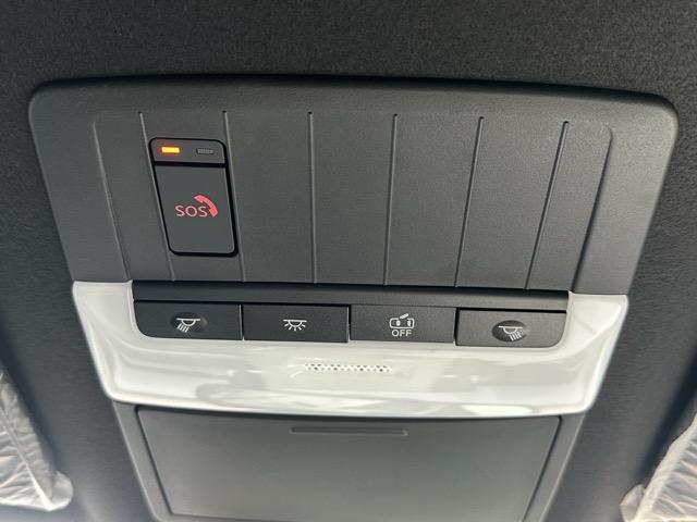 トライトン GSR e-Assist スマートフォン連携ナビゲーション LEDヘッドライト ルーフレール 液晶メーター 本革巻ステアリング シート&ステアリングヒーター パワーシート サーキュレーター 登録済未使用車(24枚目)