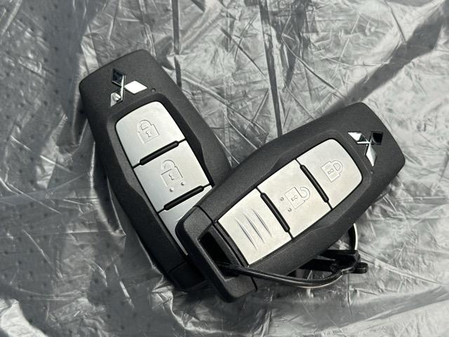 トライトン GSR e-Assist スマートフォン連携ナビゲーション LEDヘッドライト ルーフレール 液晶メーター 本革巻ステアリング シート&ステアリングヒーター パワーシート サーキュレーター 登録済未使用車(30枚目)