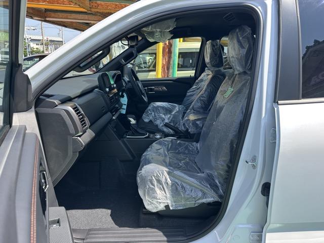 トライトン GSR e-Assist スマートフォン連携ナビゲーション LEDヘッドライト ルーフレール 液晶メーター 本革巻ステアリング シート&ステアリングヒーター パワーシート サーキュレーター 登録済未使用車(6枚目)