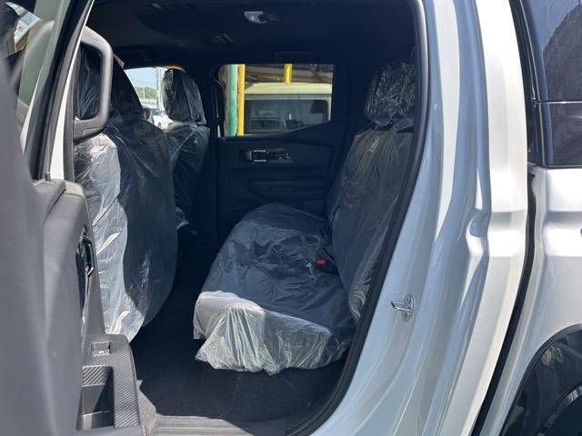 トライトン GSR e-Assist スマートフォン連携ナビゲーション LEDヘッドライト ルーフレール 液晶メーター 本革巻ステアリング シート&ステアリングヒーター パワーシート サーキュレーター 登録済未使用車(7枚目)