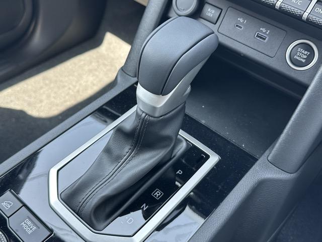 トライトン GSR e-Assist スマートフォン連携ナビゲーション LEDヘッドライト ルーフレール 液晶メーター 本革巻ステアリング シート&ステアリングヒーター パワーシート サーキュレーター 登録済未使用車(20枚目)