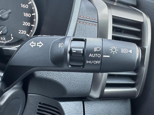 トライトン GSR e-Assist スマートフォン連携ナビゲーション LEDヘッドライト ルーフレール 液晶メーター 本革巻ステアリング シート&ステアリングヒーター パワーシート サーキュレーター 登録済未使用車(30枚目)