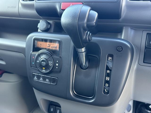 エブリイ ジョインターボ 2WD CVT 両側ワンアクションパワースライドドア フルオートエアコン セーフティサポート LEDヘッドランプ 運転席シートヒーター キーレスプッシュスタート オーバーヘッドシェルフ 届出済未使用車(23枚目)