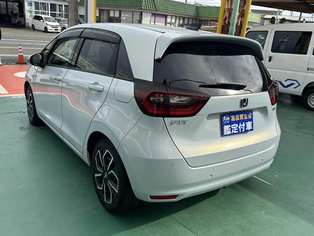 フィット ｅ：ＨＥＶホーム　純正ナビ・バックモニター・ドライブレコーダー・ＥＴＣ付　ホンダセンシング　ＬＥＤヘッドランプ　電子制御パーキングブレーキ　オートブレーキホールド機能　本革巻ステアリング　スマートキー　アルミホイール（5枚目）