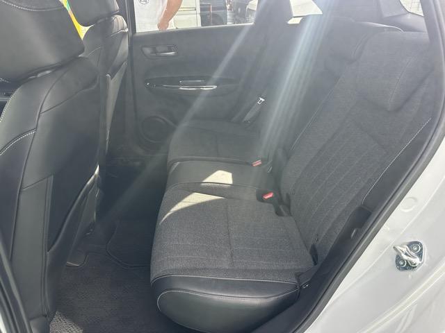 フィット ｅ：ＨＥＶホーム　純正ナビ・バックモニター・ドライブレコーダー・ＥＴＣ付　ホンダセンシング　ＬＥＤヘッドランプ　電子制御パーキングブレーキ　オートブレーキホールド機能　本革巻ステアリング　スマートキー　アルミホイール（7枚目）