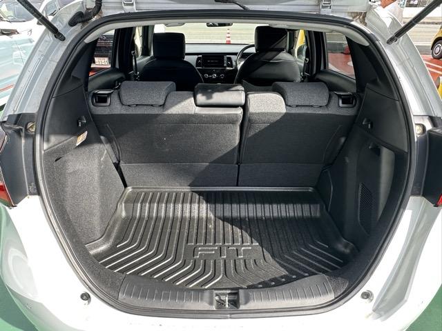 フィット ｅ：ＨＥＶホーム　純正ナビ・バックモニター・ドライブレコーダー・ＥＴＣ付　ホンダセンシング　ＬＥＤヘッドランプ　電子制御パーキングブレーキ　オートブレーキホールド機能　本革巻ステアリング　スマートキー　アルミホイール（11枚目）