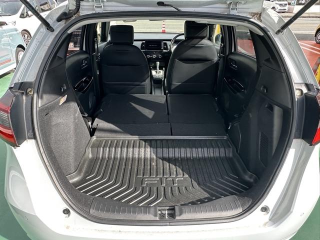 フィット ｅ：ＨＥＶホーム　純正ナビ・バックモニター・ドライブレコーダー・ＥＴＣ付　ホンダセンシング　ＬＥＤヘッドランプ　電子制御パーキングブレーキ　オートブレーキホールド機能　本革巻ステアリング　スマートキー　アルミホイール（12枚目）