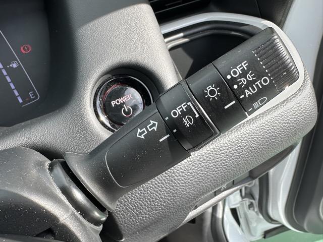 フィット ｅ：ＨＥＶホーム　純正ナビ・バックモニター・ドライブレコーダー・ＥＴＣ付　ホンダセンシング　ＬＥＤヘッドランプ　電子制御パーキングブレーキ　オートブレーキホールド機能　本革巻ステアリング　スマートキー　アルミホイール（18枚目）