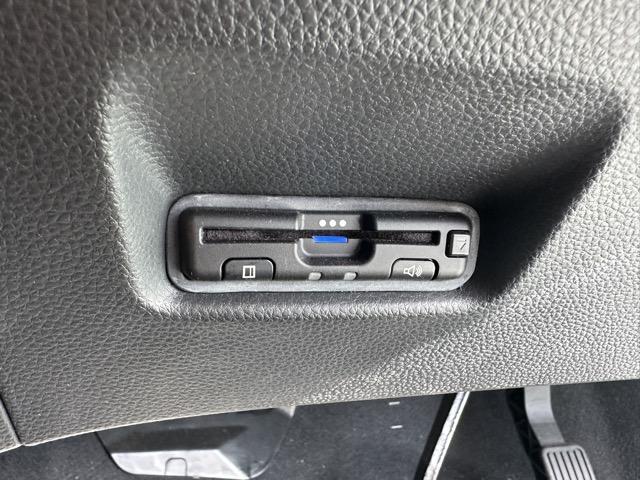 フィット ｅ：ＨＥＶホーム　純正ナビ・バックモニター・ドライブレコーダー・ＥＴＣ付　ホンダセンシング　ＬＥＤヘッドランプ　電子制御パーキングブレーキ　オートブレーキホールド機能　本革巻ステアリング　スマートキー　アルミホイール（24枚目）