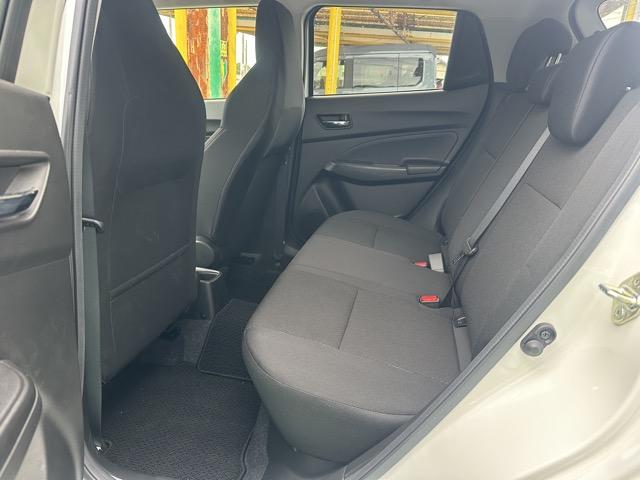 スイフトスポーツ ベースグレード セーフティーパッケージ装着車 6MT 走行距離8,078KM 社外オーディオ スマートキー LEDヘッドライト フルオートエアコン シートヒーター 革巻きハンドル オートクルーズコントロール(7枚目)