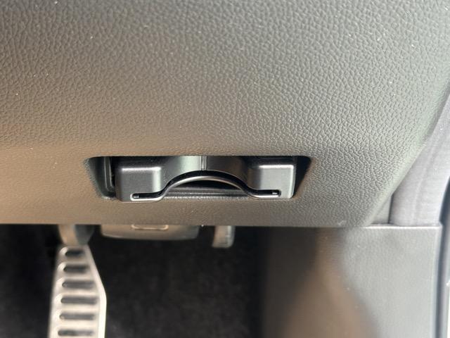 スイフトスポーツ ベースグレード セーフティーパッケージ装着車 6MT 走行距離8,078KM 社外オーディオ スマートキー LEDヘッドライト フルオートエアコン シートヒーター 革巻きハンドル オートクルーズコントロール(15枚目)