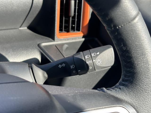 タント ファンクロスターボ パノラマアップグレードパック スマートキー LEDヘッドライト 両側パワースライドドア フルオートエアコン シートヒーター ロールサンシェード シートバックテーブル 革巻きハンドル ルーフレール(22枚目)