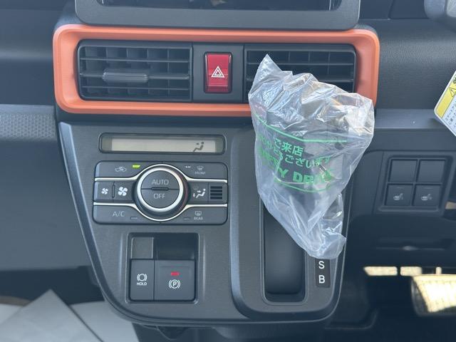 タント ファンクロスターボ パノラマアップグレードパック スマートキー LEDヘッドライト 両側パワースライドドア フルオートエアコン シートヒーター ロールサンシェード シートバックテーブル 革巻きハンドル ルーフレール(26枚目)