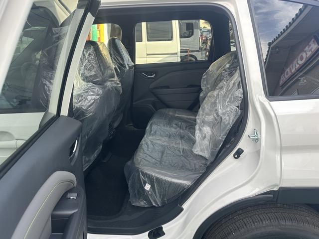 フォレスター X-ブレイクS:HEV EX アイサイト LEDヘッドランプ 11.6インチセンターインフォメーションディスプレイ ドライバーモニタリングシステム 12.3インチフル液晶メーター ハンズフリーパワーリヤゲート 登録済未使用車(7枚目)