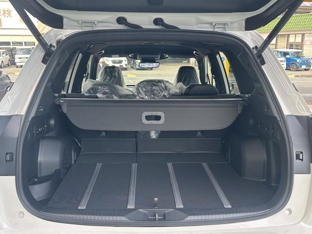 フォレスター X-ブレイクS:HEV EX アイサイト LEDヘッドランプ 11.6インチセンターインフォメーションディスプレイ ドライバーモニタリングシステム 12.3インチフル液晶メーター ハンズフリーパワーリヤゲート 登録済未使用車(12枚目)