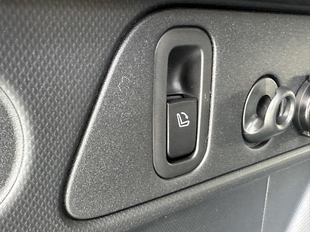 フォレスター X-ブレイクS:HEV EX アイサイト LEDヘッドランプ 11.6インチセンターインフォメーションディスプレイ ドライバーモニタリングシステム 12.3インチフル液晶メーター ハンズフリーパワーリヤゲート 登録済未使用車(13枚目)