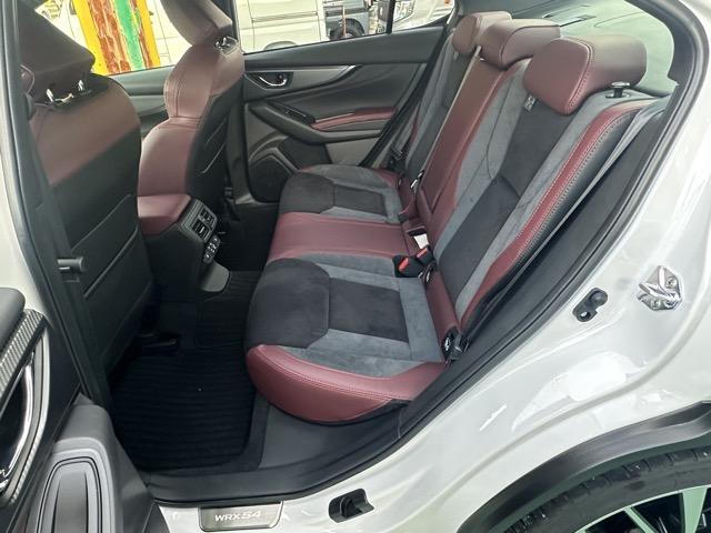 ★５年間新車保証★初度登録から５年間の新車保証が含まれています。長期間、安心してお乗り頂けます！保証費用は支払総額に含まれています！遠方のお客様は保証継承後、お近くのディーラーにて保証が受けられます！