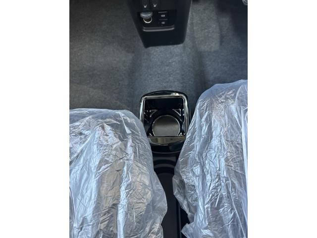 ５年コーティング（契約時限定）が軽自動車￥３９，８００円、コンパクトカー￥４９，８００円、ミニバン￥５９，８００円で施工出来ます。新車のピッカピカの状態をより長くキープします！