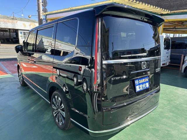 ステップワゴン スパーダ プレミアムライン 7人乗り ホンダセンシング フルLEDヘッドライト マルチビューカメラシステム パワーテールゲート 両側パワースライドドア シートヒーター 2列目キャプテンシート/オットマン付 登録済未使用車(5枚目)