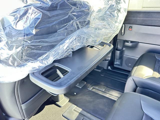 ステップワゴン スパーダ プレミアムライン 7人乗り ホンダセンシング フルLEDヘッドライト マルチビューカメラシステム パワーテールゲート 両側パワースライドドア シートヒーター 2列目キャプテンシート/オットマン付 登録済未使用車(13枚目)