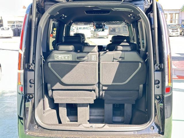 ステップワゴン スパーダ プレミアムライン 7人乗り ホンダセンシング フルLEDヘッドライト マルチビューカメラシステム パワーテールゲート 両側パワースライドドア シートヒーター 2列目キャプテンシート/オットマン付 登録済未使用車(16枚目)